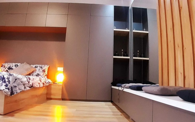 Sunny 3BR Midtown Flat - Amazing View Balcony