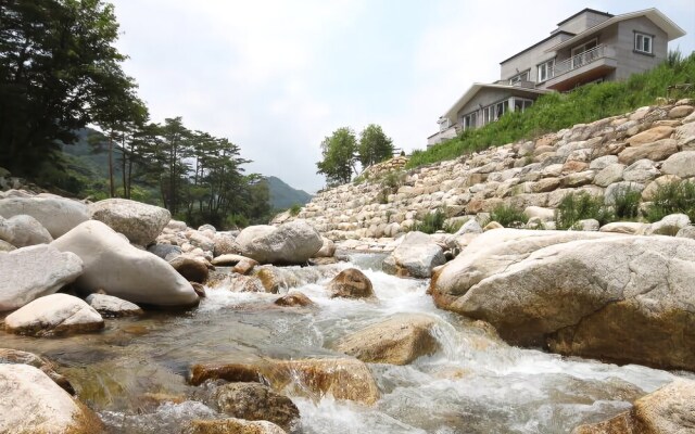 Yangyang Mori-ui-eondeok Pension