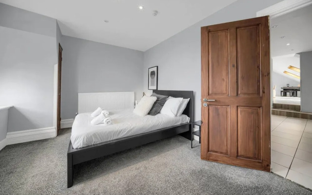 Luxury Penthouse Suite - Swansea Central - Beach