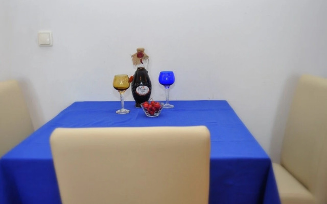 Ivi - big Parking and Courtyard - SA6