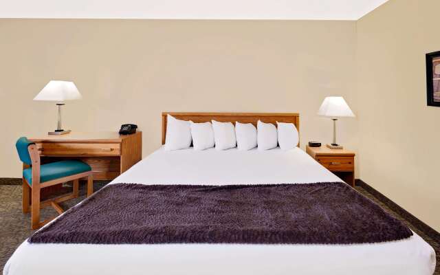 Days Inn by Wyndham Cadillac