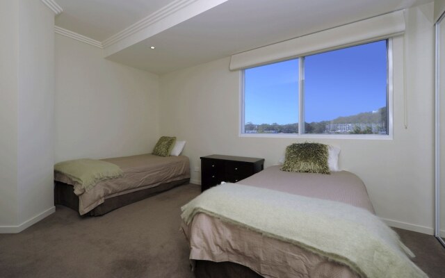 Oasis, Unit 9/5 Laman Street