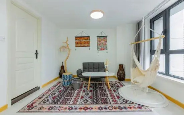 Su·Yijing Light Luxury Apartment (Fufu Road Branch)