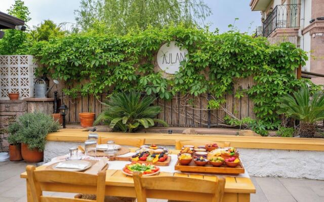 Ajlan Bohemian Hotel
