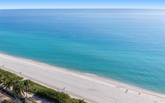 Dharma Home Suites Miami at Monte Carlo