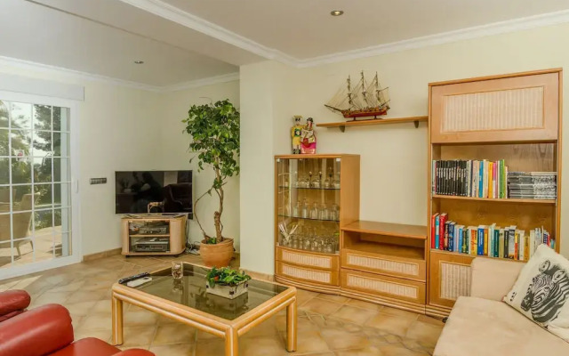 Sun-kissed Villa in Albir With Swimming Pool