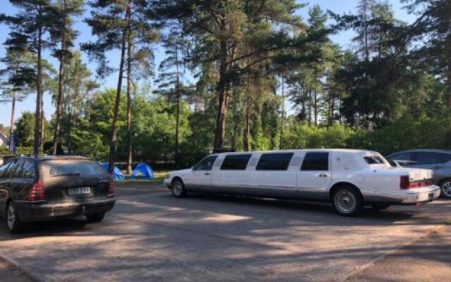 Freedom65 Hostel And Caravan