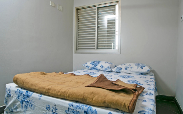 Central Plaza Flat
