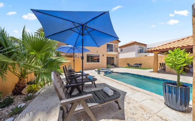 Gold Coast 4br4 5BA Villa w Privatepool Gym