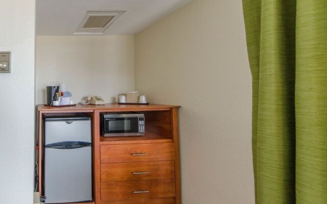 Attache Motel
