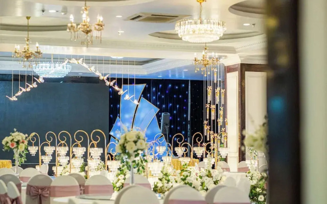 May Plaza Hotel