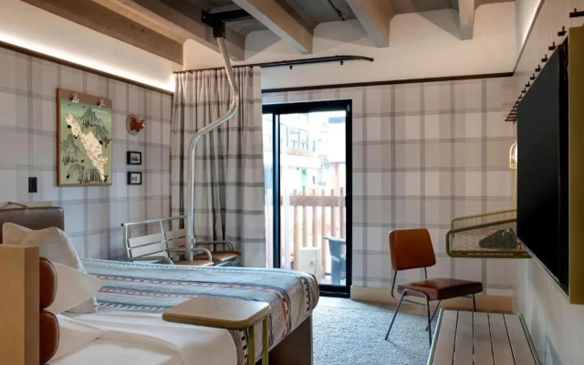 Moxy Banff