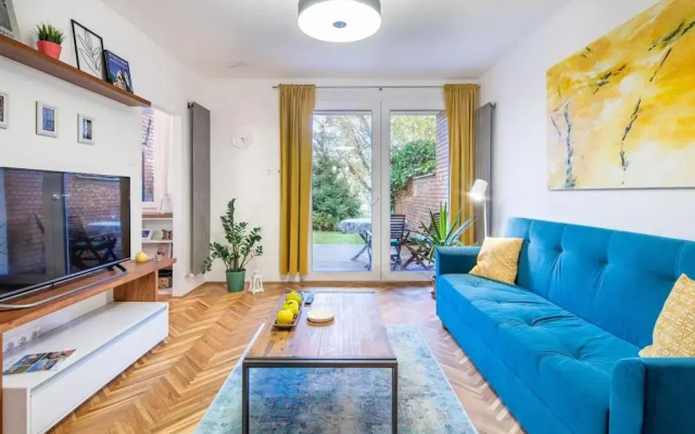 Cozy Apartment with Garden in the Castle District