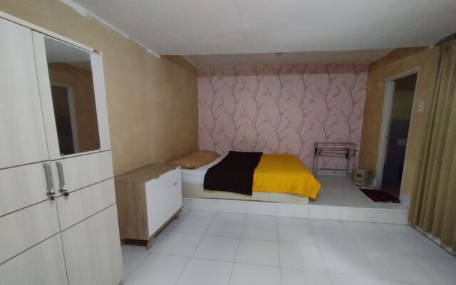 SPOT ON 93739 Insanta Hotel Near Masjid Baitul Aman