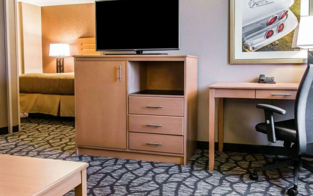 Quality Inn & Suites Warren - Detroit