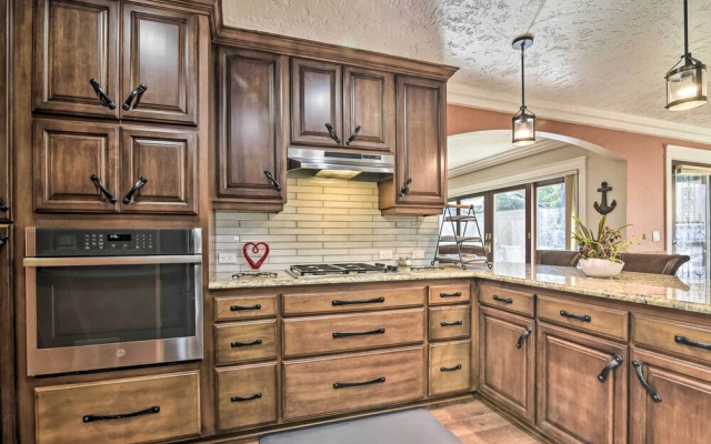 Milwaukie Vacation Rental w/ Backyard, Office