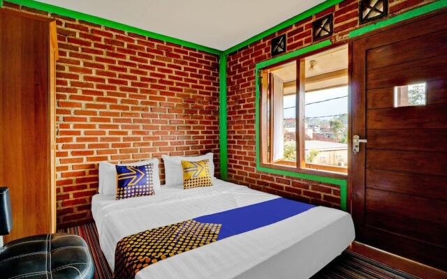 OYO Homes 90850 Cibeunying Eco Tourism Homestay Cibodas Maribaya 2