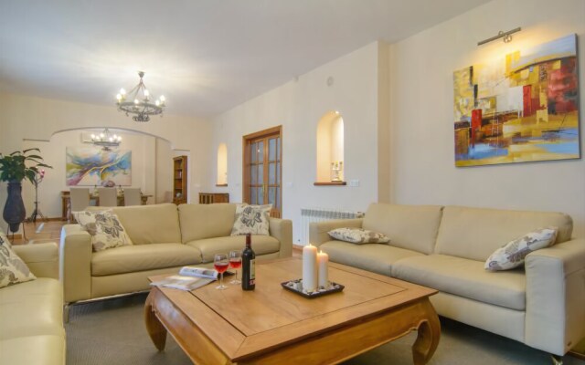 Twelve guest 6bedrooms Villa Montecarlo