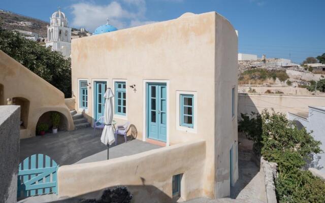 Santorinio Yellow House