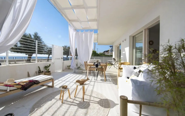 Vera's White Pearl Apartment