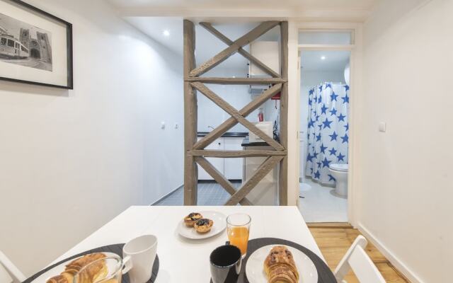 Lovely Flat Between Graça and Alfama by LCH