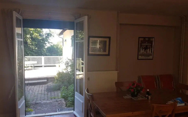 chez Black and White