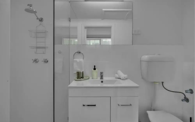 Bright 1-bed Unit With Balcony in Central Adelaide
