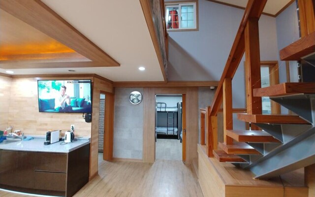 Cheomseongdae House