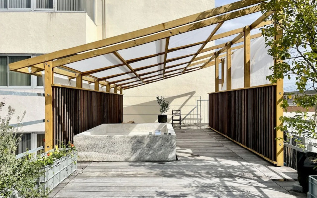 Aet Hotel