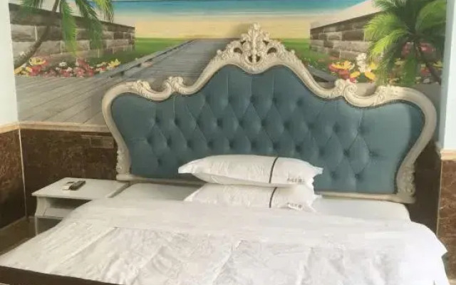 Lingao Huarui Business Hotel