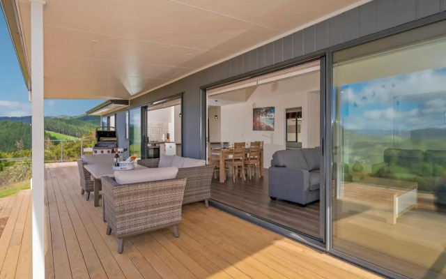 Peace and Paradise - Whitianga Holiday Home