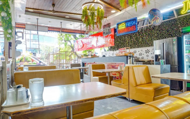 Fabhotel Tulsi Park