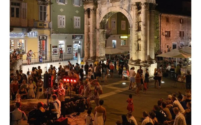 Arena city apartment