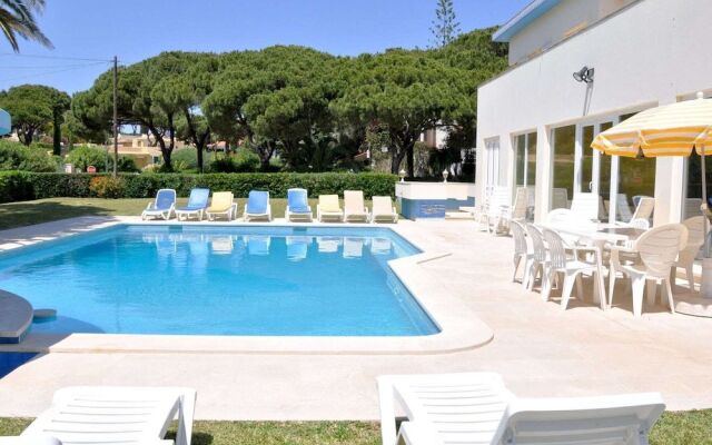 Spacious Villa in Vilamoura With Barbecue