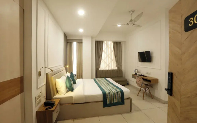 Hotel Emerald Suites & Banquet