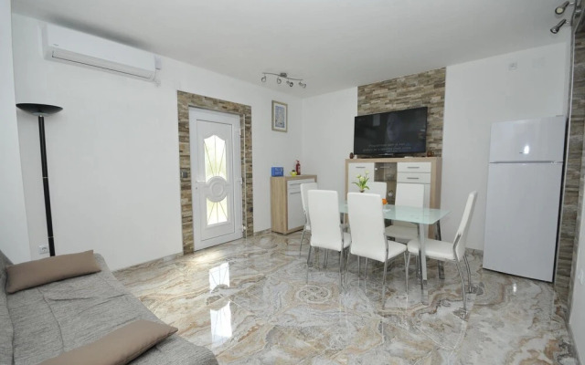 Ivica - Parking - A2