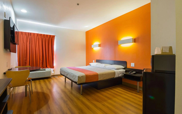 Motel 6 Dallas - Irving DFW Airport South