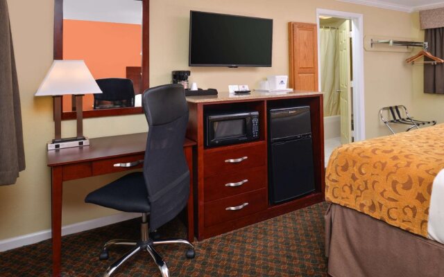 Red Carpet Inn and Suites - Cheshire