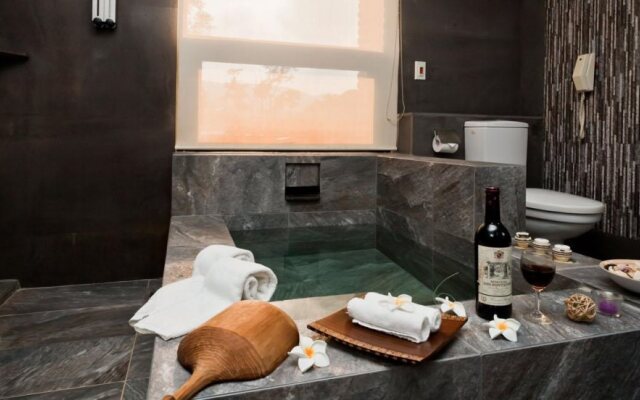 The Loft Seaside Suites