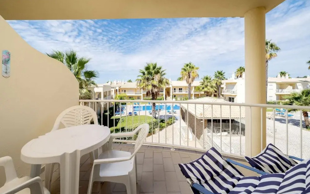 Albufeira Palm Tree With Pool by Homing