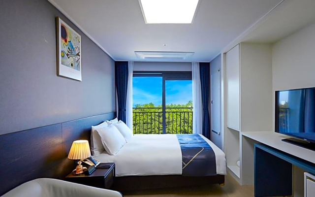 Sokcho Chonpines Beach Hotel