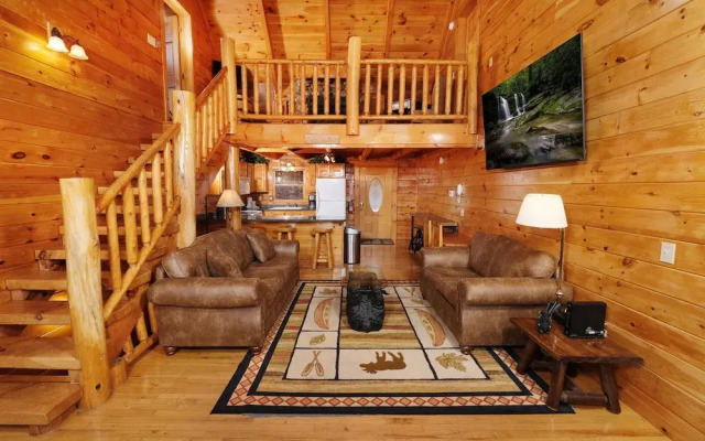 Smoky Treehouse Lodge #614