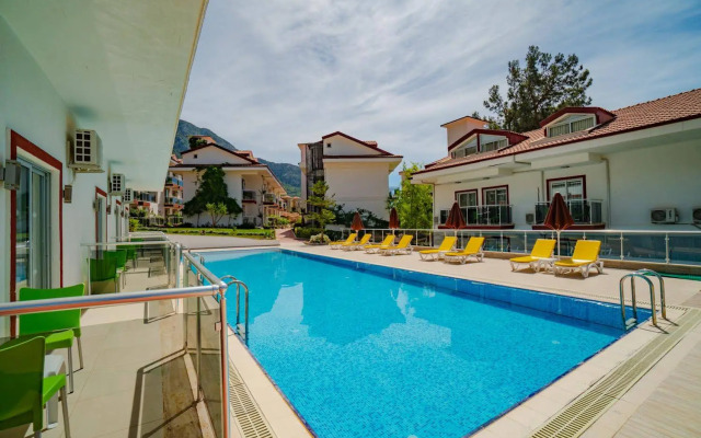 Sunshine Holiday Resort