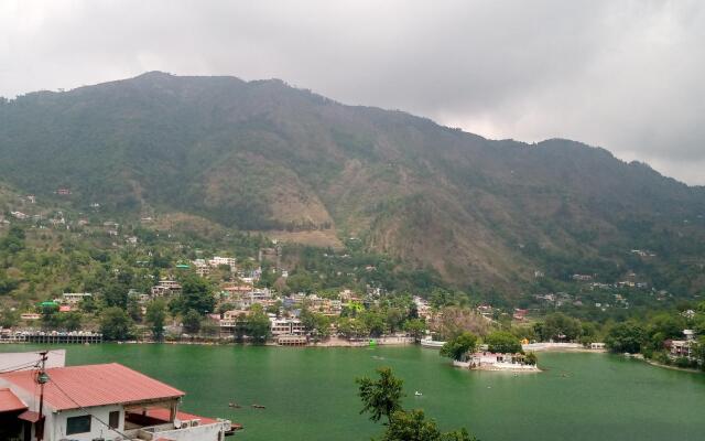 Crystal LakeView Homestay