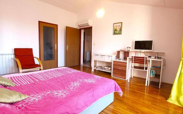 Apartments Orange 994