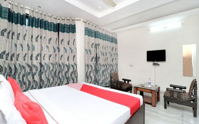 OYO 15728 The Shradha Guest House
