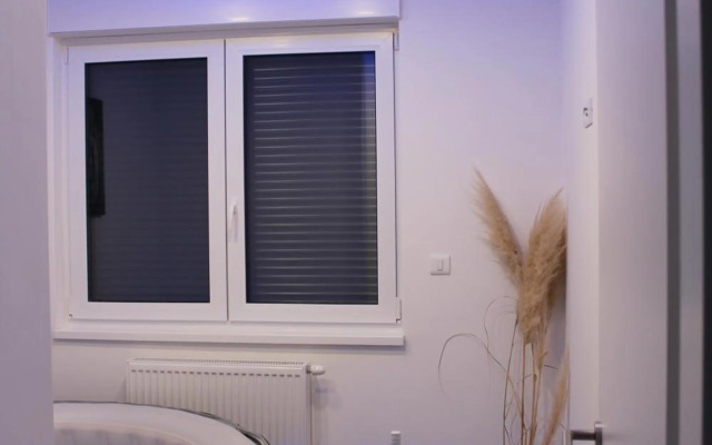 Jacuzzi Apartment Code 96