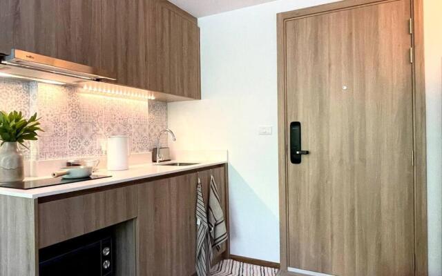 La habana 54 with large balcony and pool view!