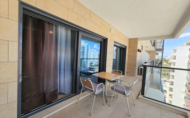 Rocha Prime Center Garage Flat