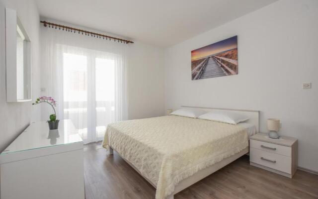 Apartments with a parking space Pag - 18848